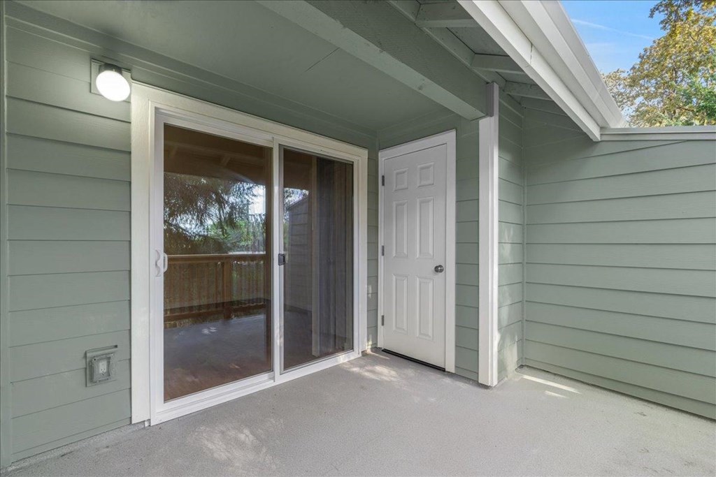 Cascade Woods patio with sliding glass door