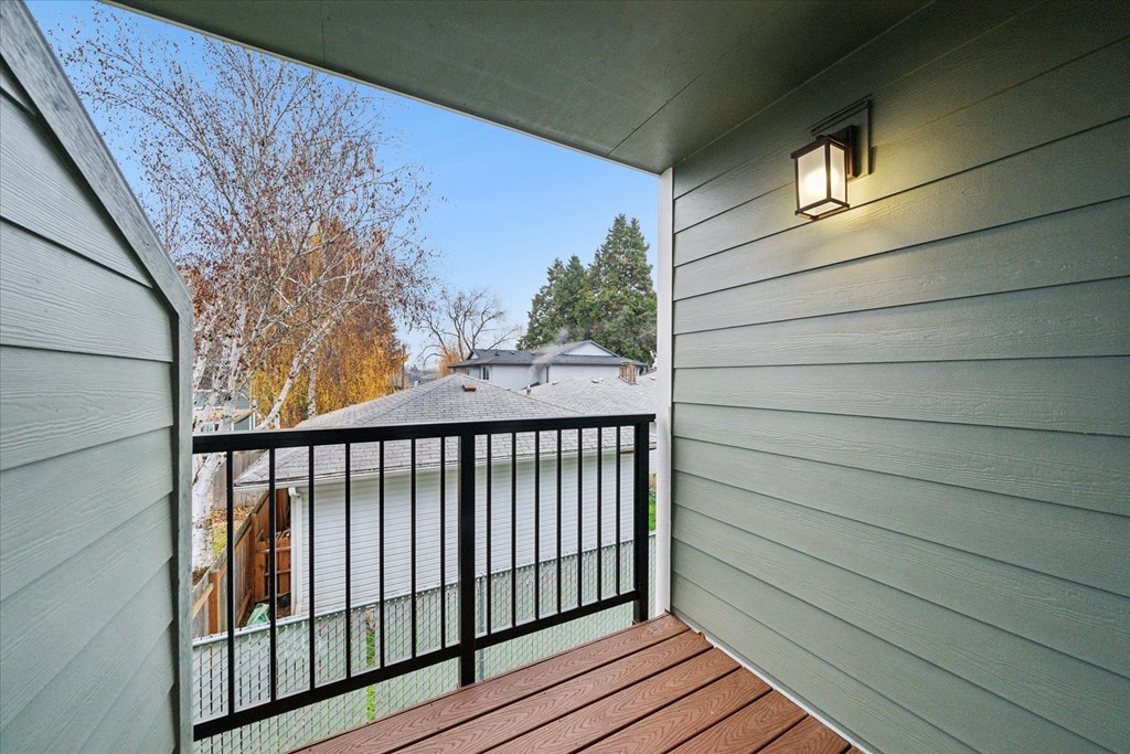 Oak Park Village Apartments Balcony