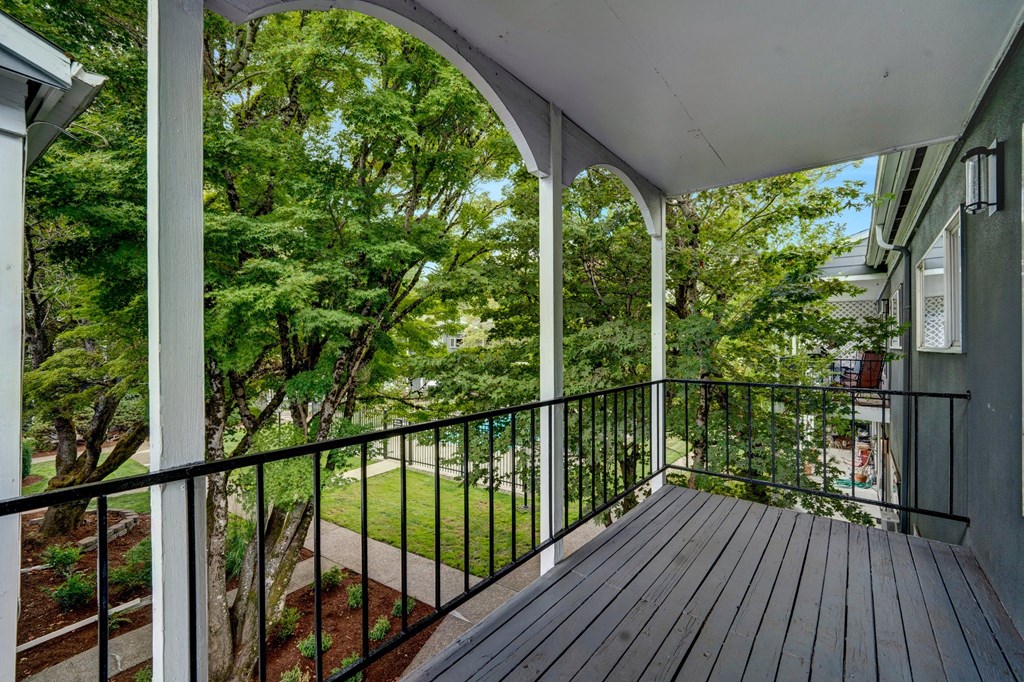 additional photo for property listing at chic digs with room to stretch out in the village 22 car Sunset Station Apartments Portland Oregon 