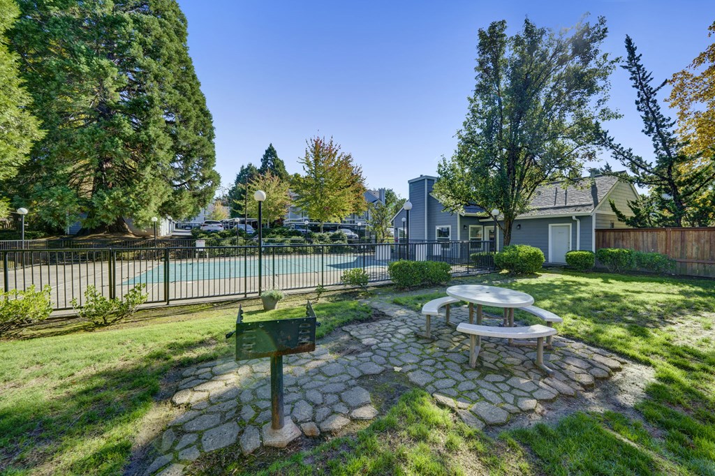 Picnic  Area at Hampton Park Apartments, Tigard, OR