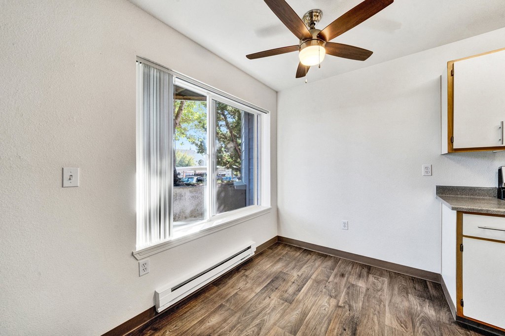dining room Aloha Oregon Quatama Village Apartments 