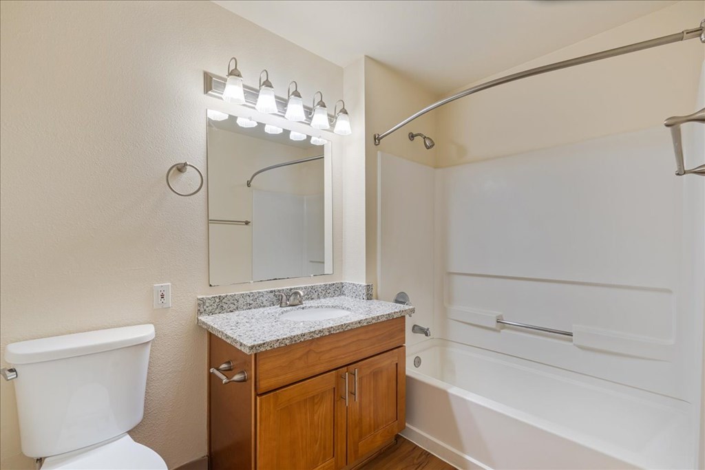 Cascade Woods bathroom with full sized tub