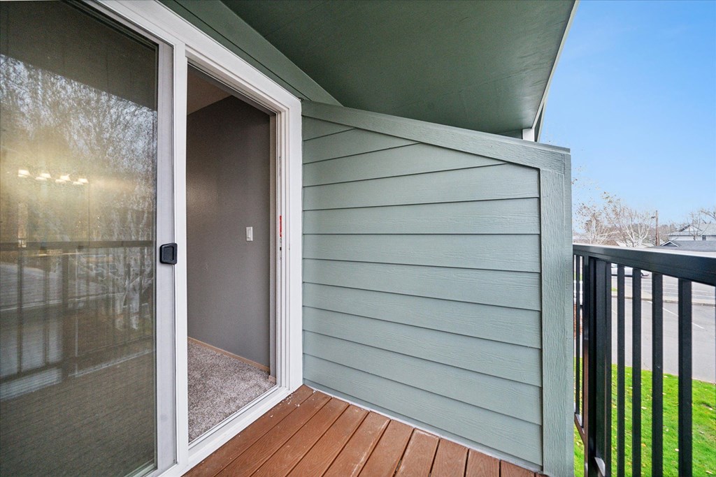 Oak Park Village Apartments Patio