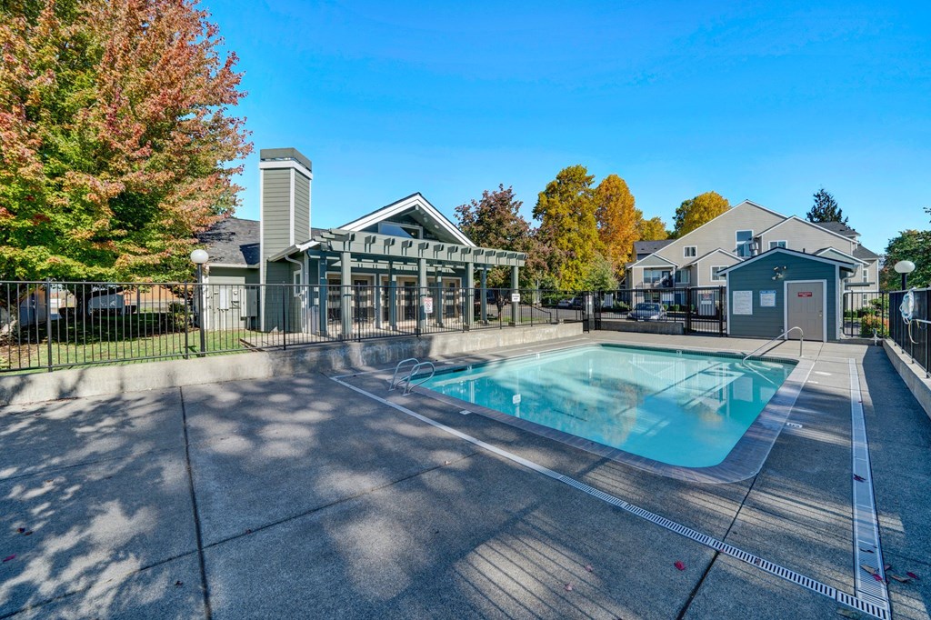 Pool at Masters Apartments Aloha Oregon 