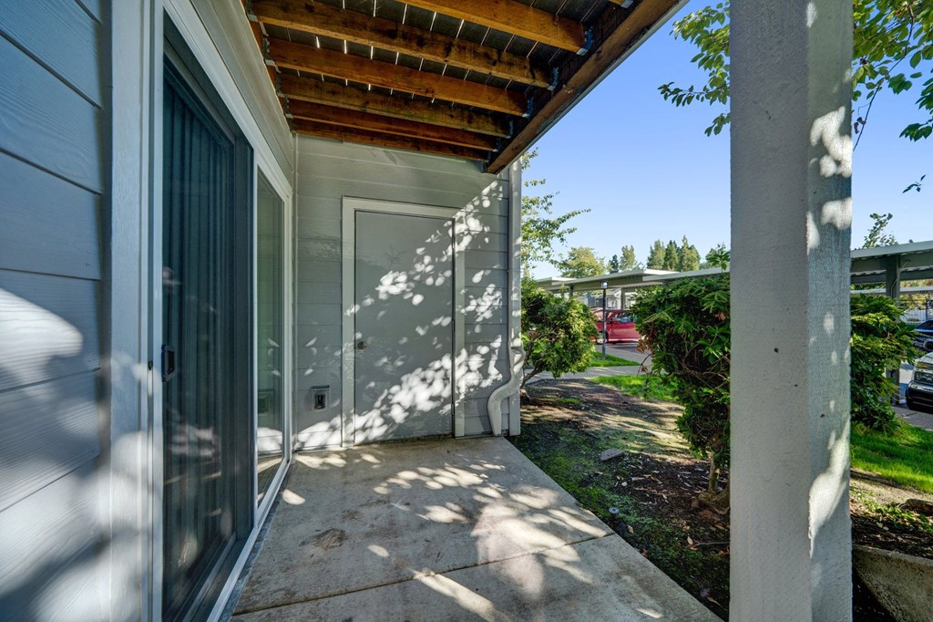 unit patio exterior Aloha Oregon Quatama Village Apartments 