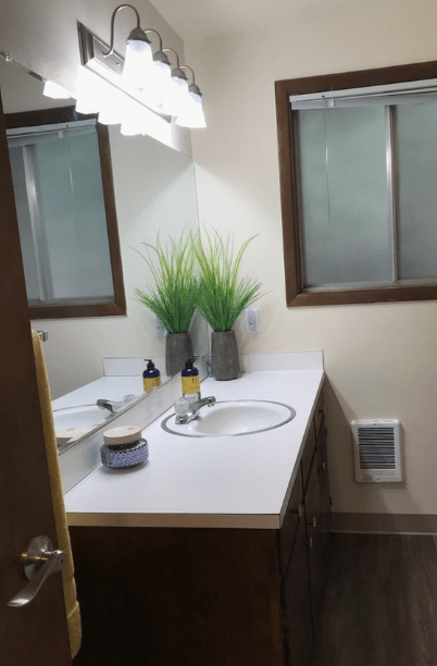 Hopkins Horizon Apartments Bathroom