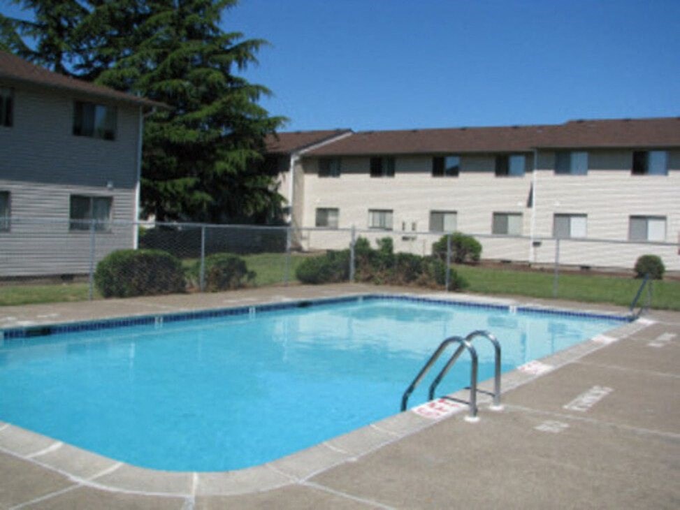 Rockwood Apartments Pool