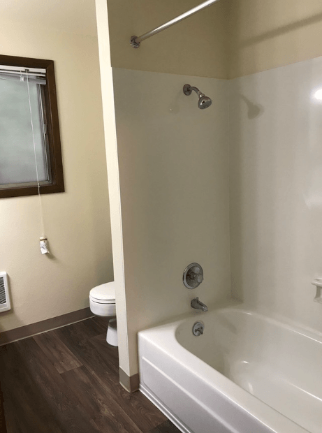 Hopkins Horizon Apartments Bathroom