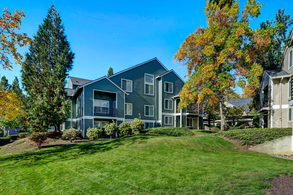 Masters Apartments Aloha OR grounds 
