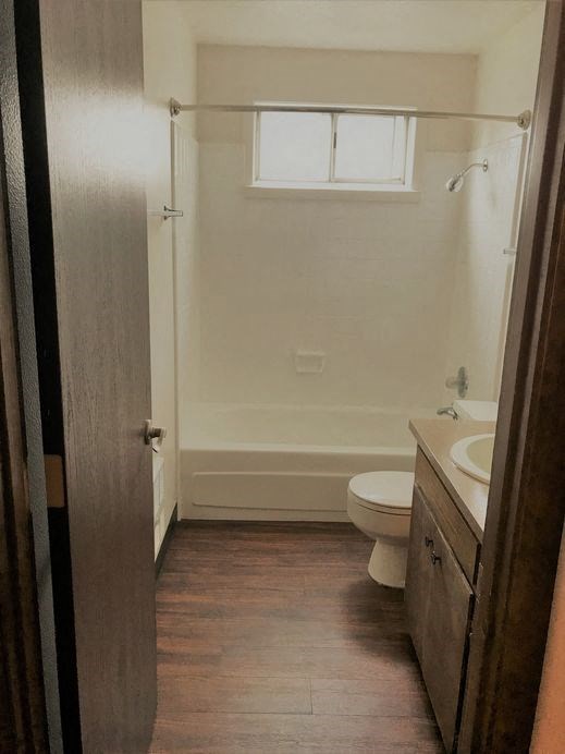 Hopkins Horizon Apartments Bathroom