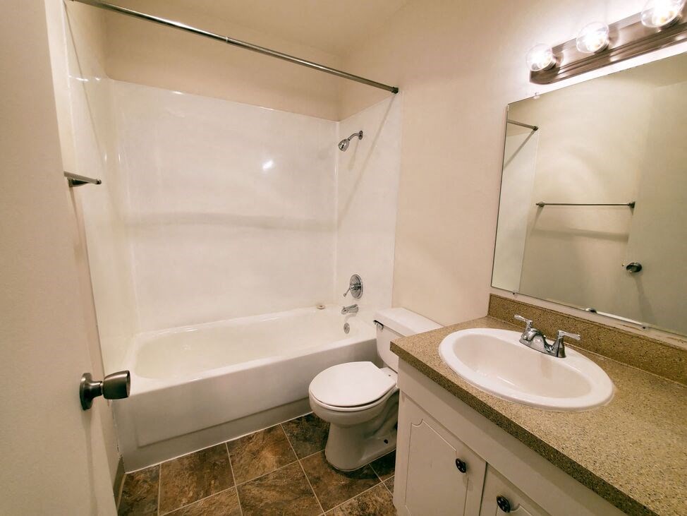 Kristin Apartments Bathroom