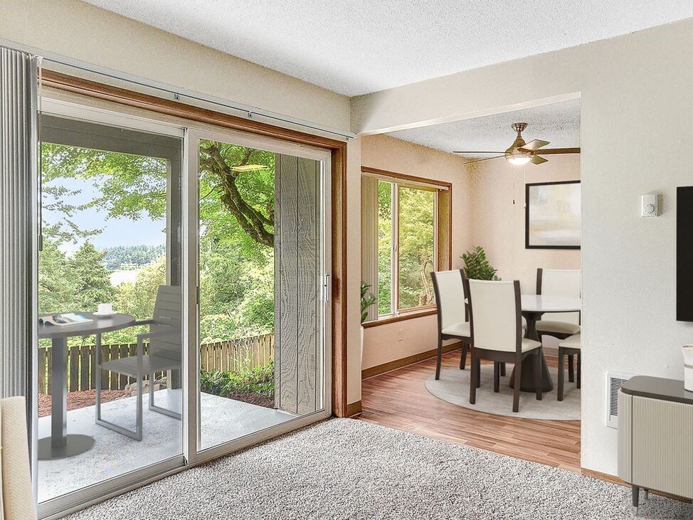 Dining Room River Cliff Apartments Milwaukie Oregon 