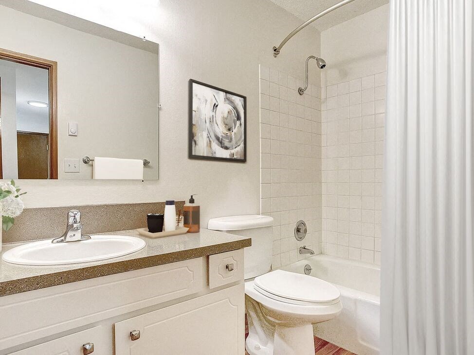 Bathroom River Cliff Apartments Milwaukie Oregon 