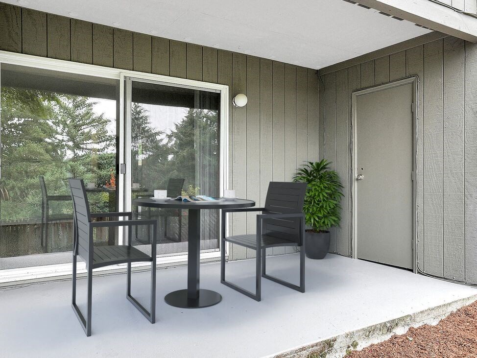 Patio River Cliff Apartments Milwaukie Oregon 