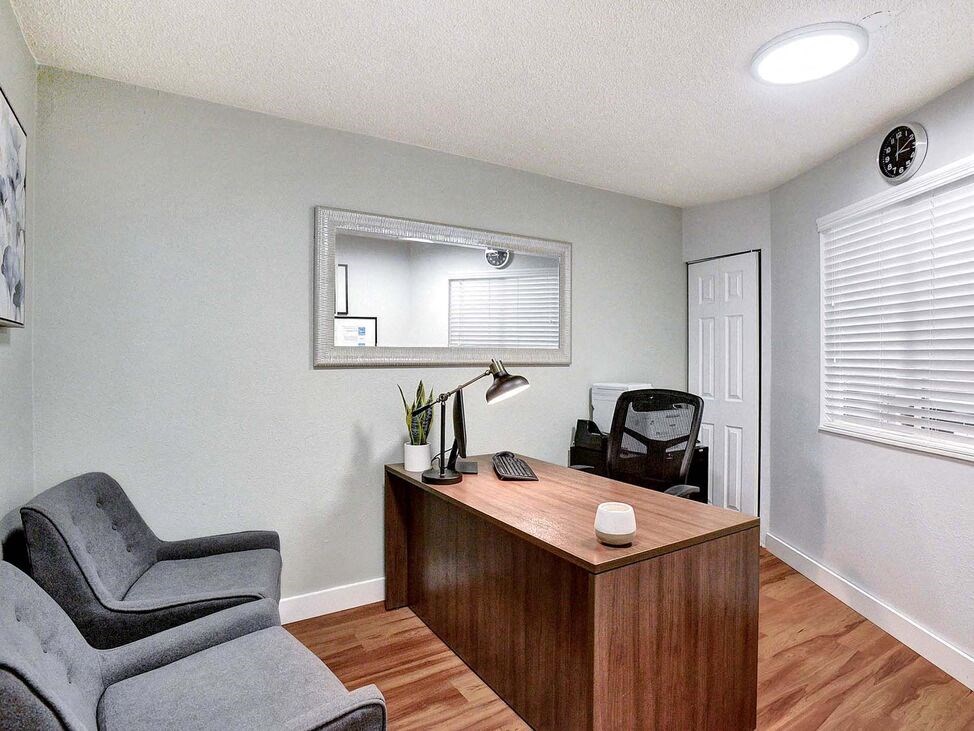 Office River Cliff Apartments Milwaukie Oregon 