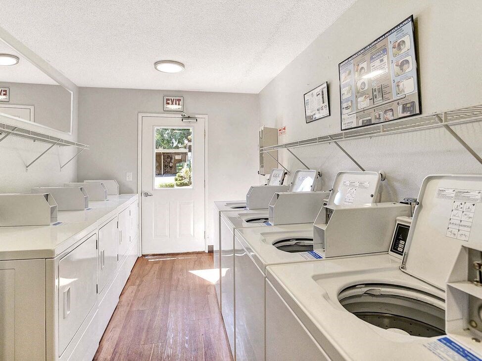 Laundry Facility River Cliff Apartments Milwaukie Oregon 