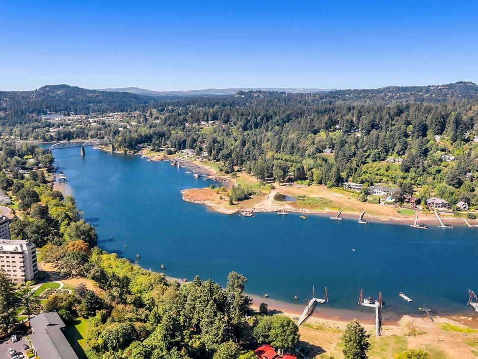 River River Cliff Apartments Milwaukie Oregon 