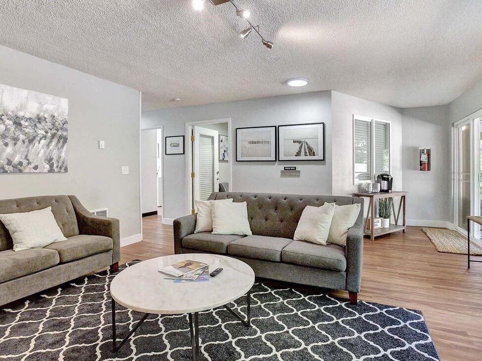 Office River Cliff Apartments Milwaukie Oregon 