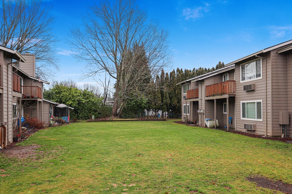 Courtyard Applegate Apartments Portland