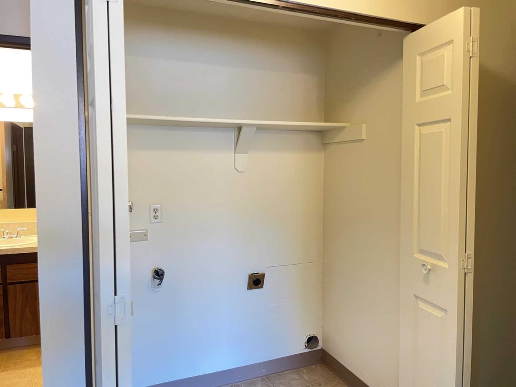 Browning Avenue Apartments Closet