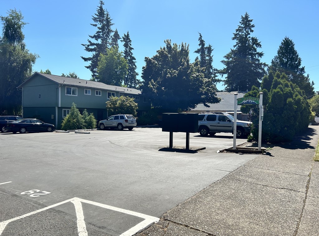 Mt. Pleasant Apartments Parking Lot