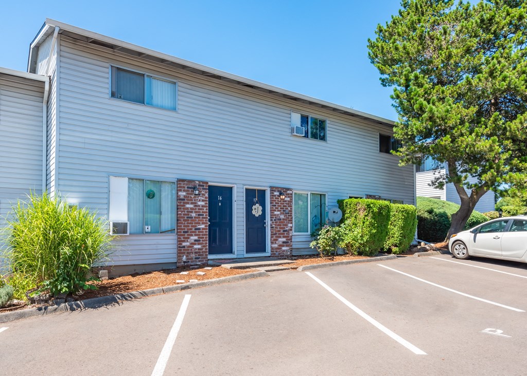 Clark Apartments Vancouver, WA Building Exterior