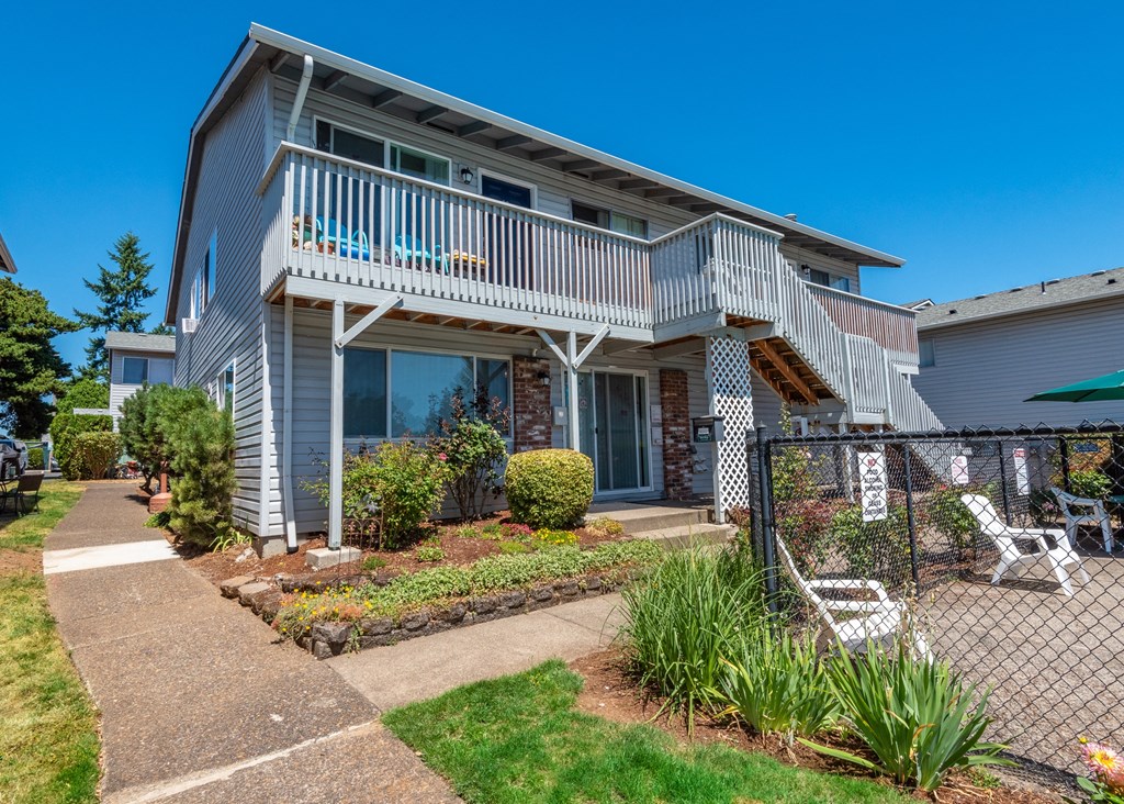 Clark Apartments Vancouver, WA Building Exterior