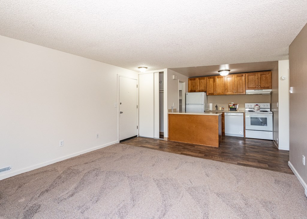 Creekside Commons Apartments Living Room