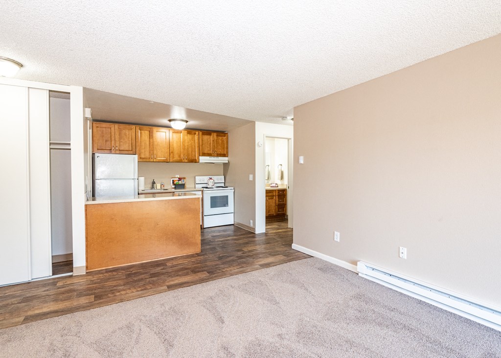 Creekside Commons Apartments Living Room