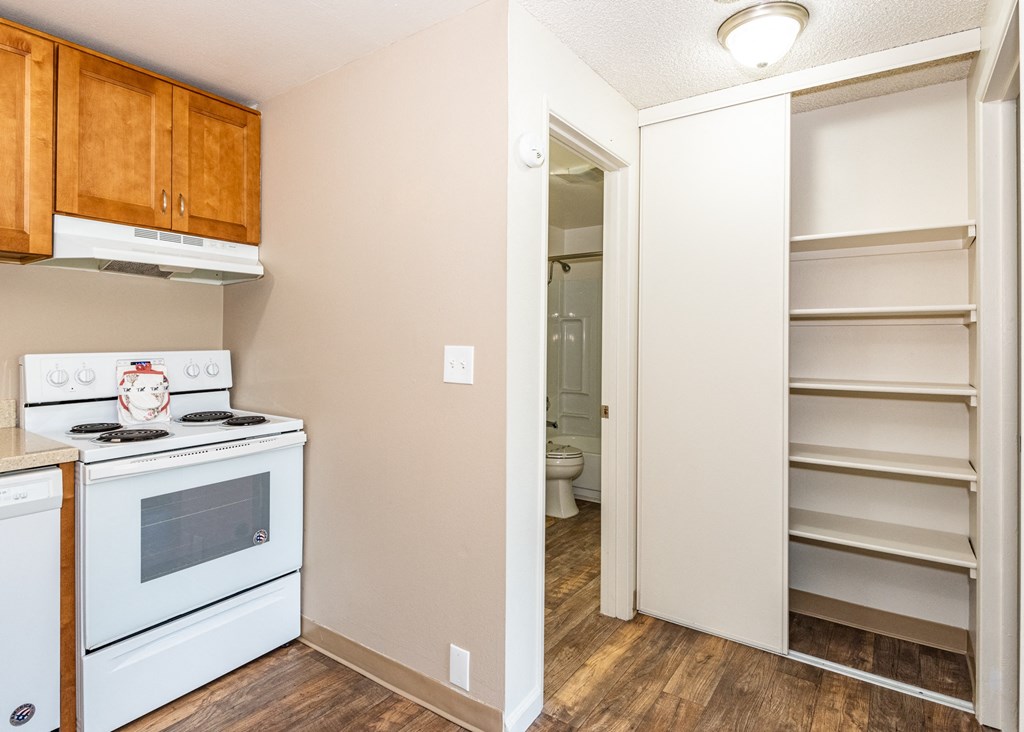 Creekside Commons Apartments Kitchen