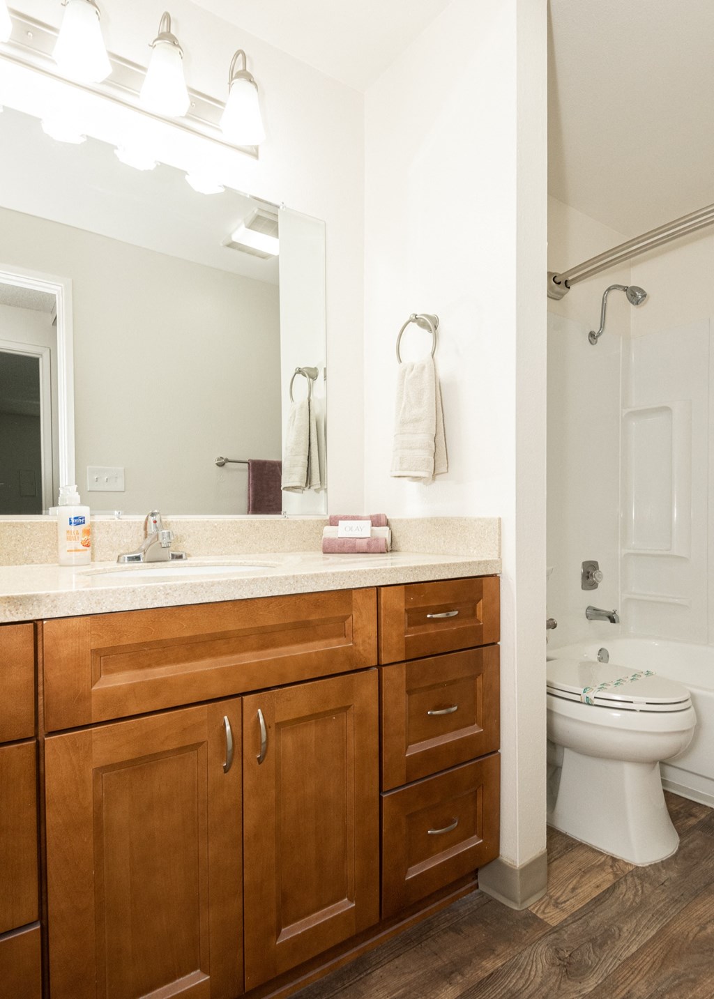 Creekside Commons Apartments Bathroom