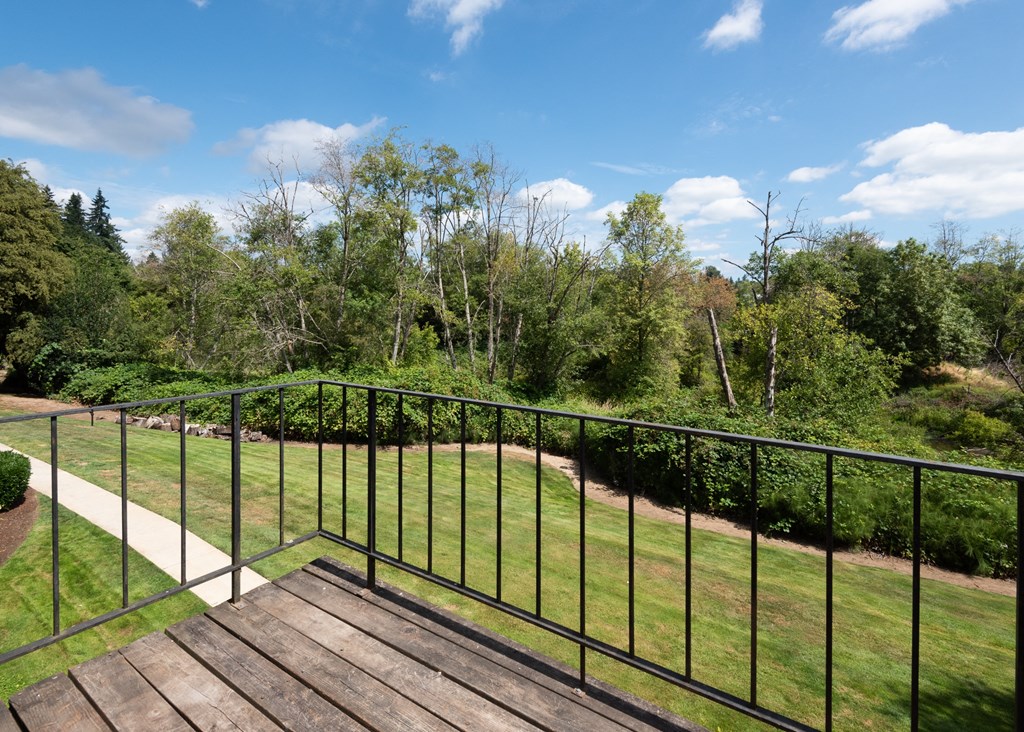 Creekside Commons Apartments Balcony