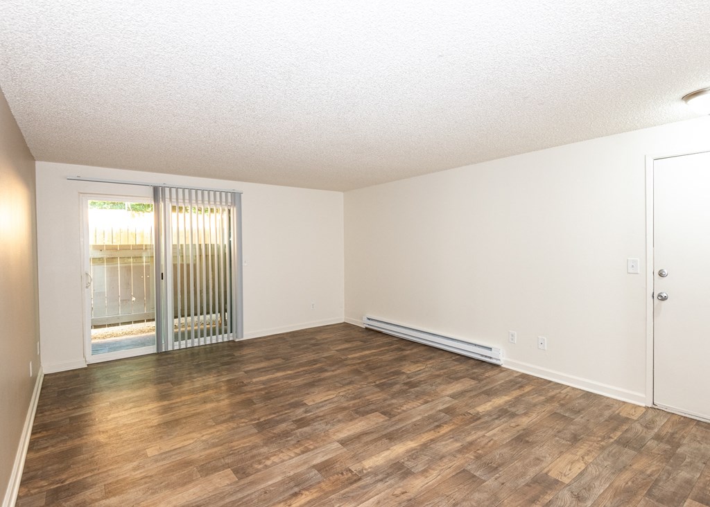 Creekside Commons Apartments Living Room