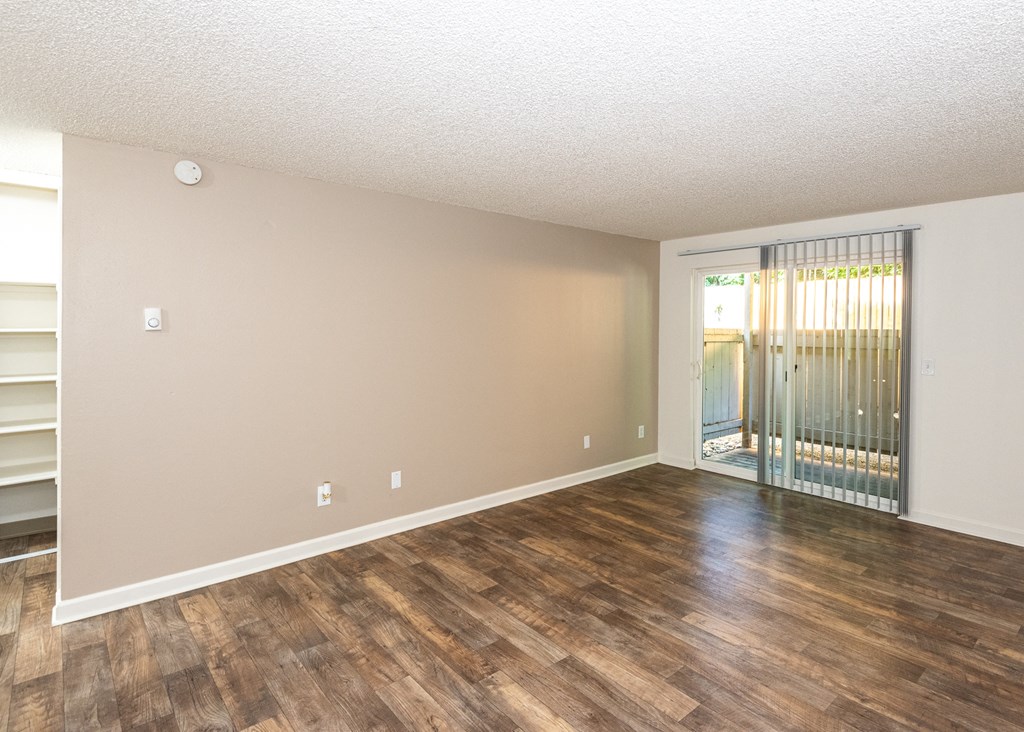 Creekside Commons Apartments Living Room