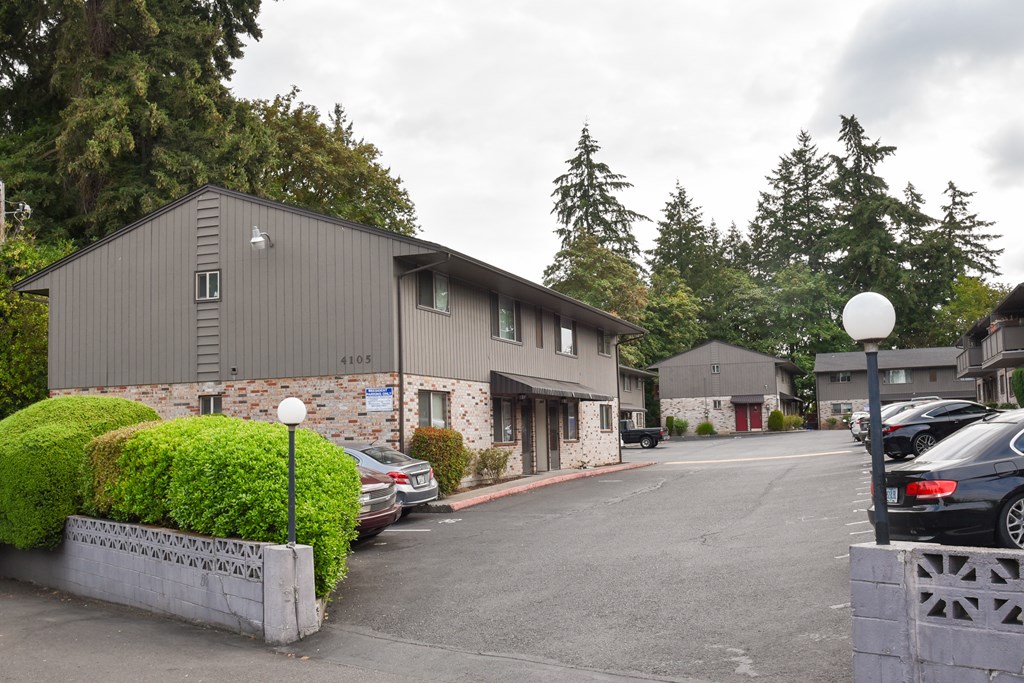 Covington Court Apartments Entrance