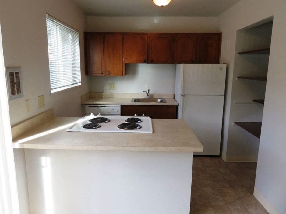 Apartment building photo of Elizabeth Apartments in Beaverton, OR