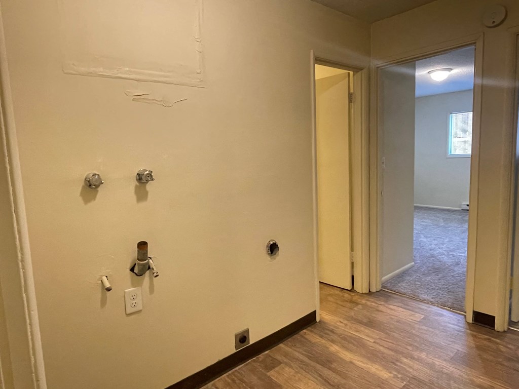 Hallway Fairmount Apartments Salem, OR