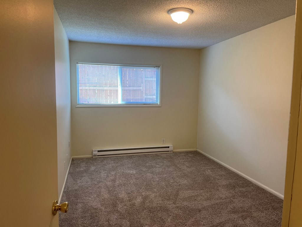 Guest Room Fairmount Apartments Salem, OR