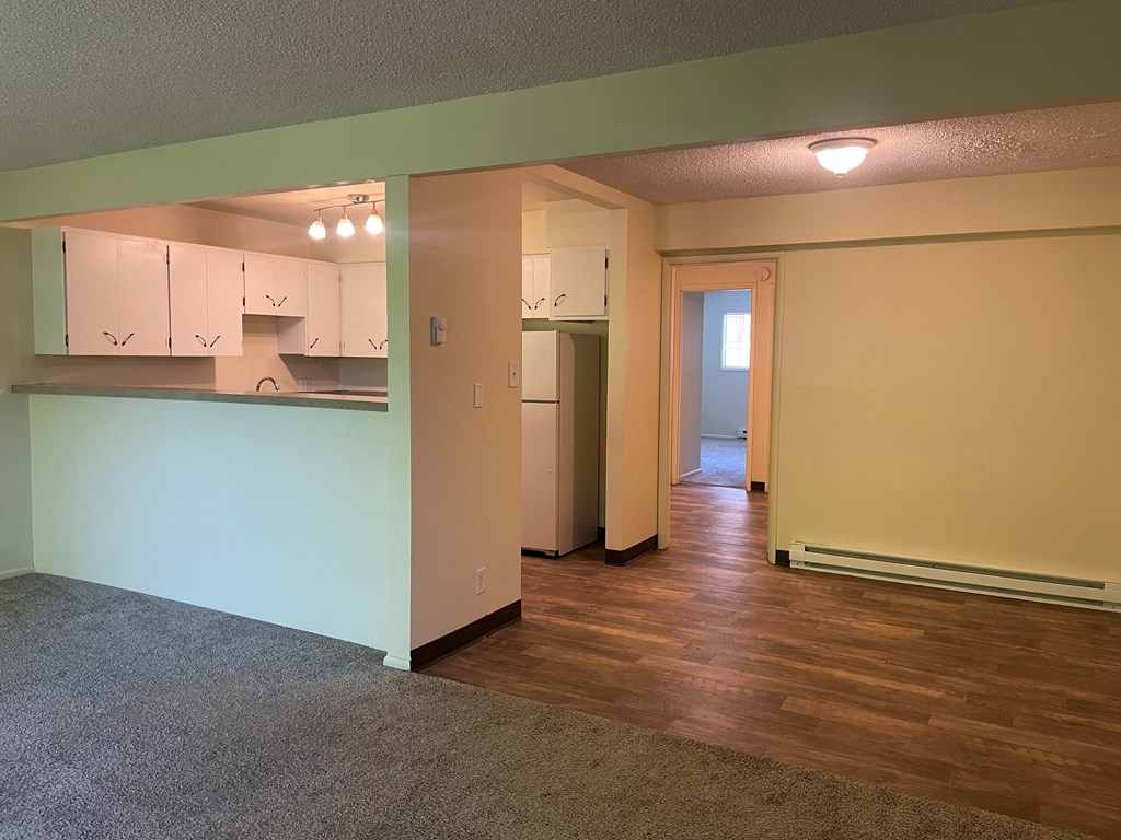 Fairmount Apartments Salem, OR Living Room