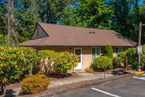 French Glen Apartments, West Linn exterior