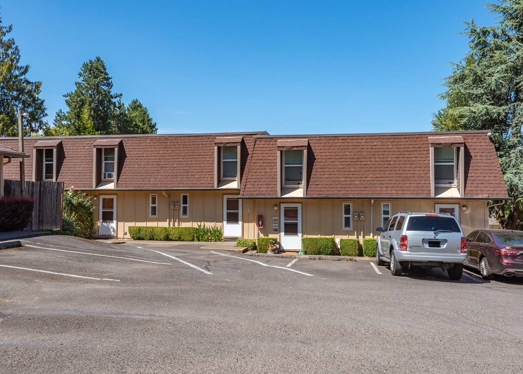 Front of French Glen Apartments, West Linn