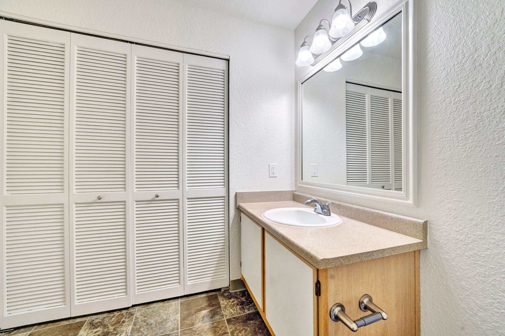 Hampton Ridge Bathroom Vanity