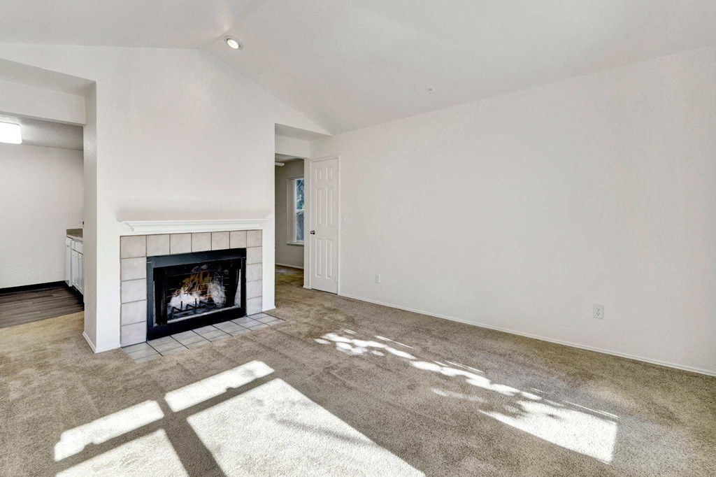 Hampton Ridge Livingroom with Fireplace