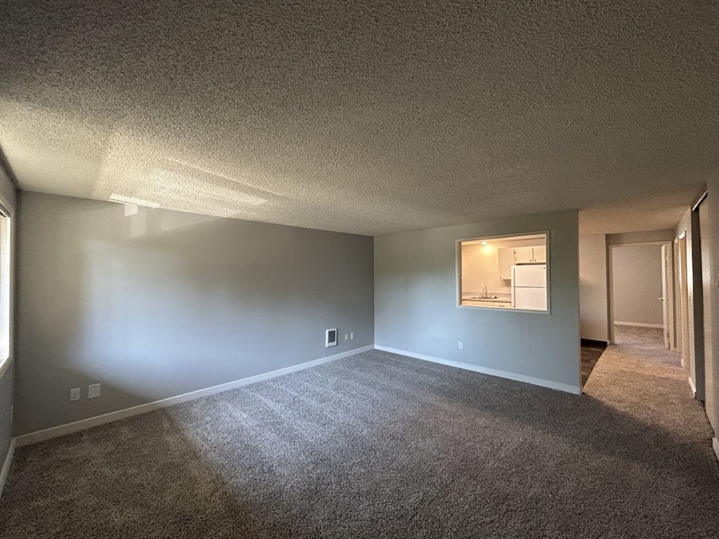 Eagle Point Apartments Vancouver, WA Living Room