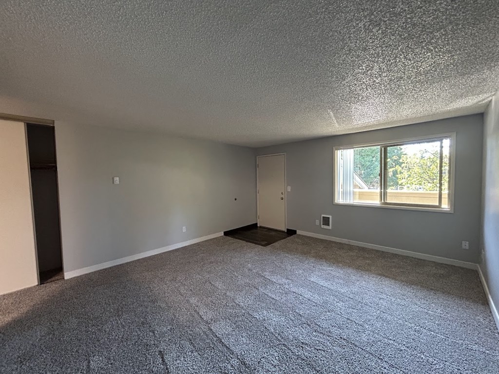 Eagle Point Apartments Vancouver, WA Entryway