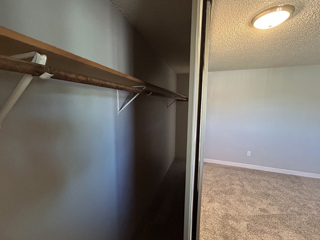 Eagle Point Apartments Vancouver, WA Closet