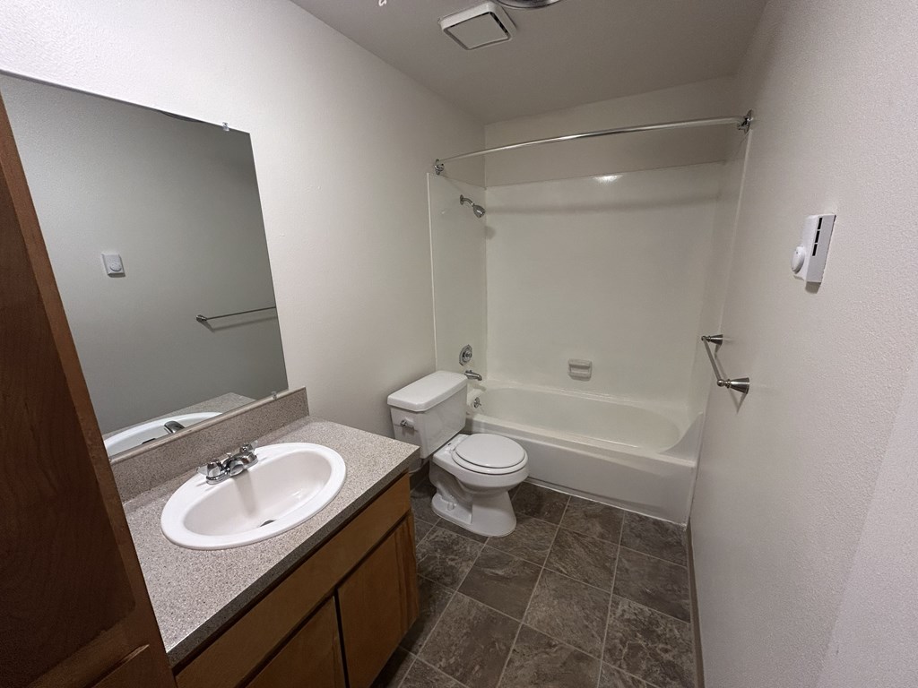 Eagle Point Apartments Vancouver, WA Bathroom