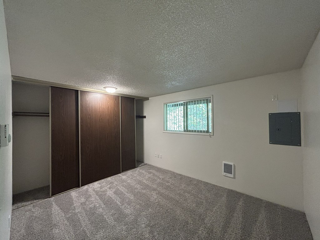 Eagle Point Apartments Vancouver, WA Bedroom with Closet