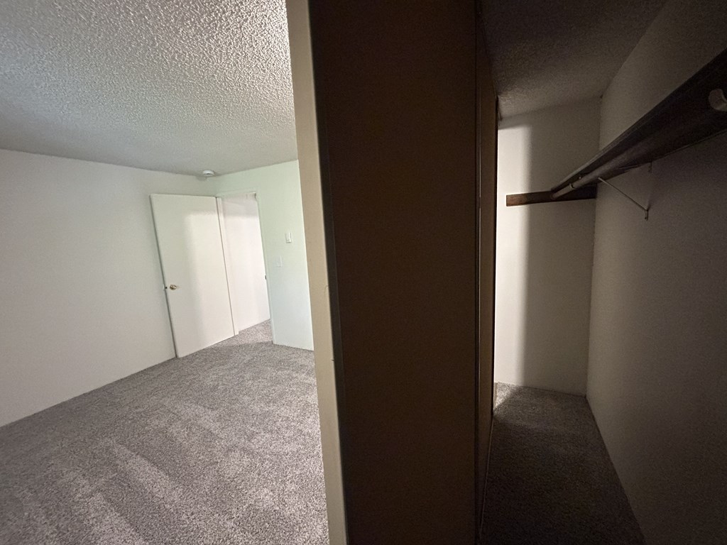 Eagle Point Apartments Vancouver, WA Closet