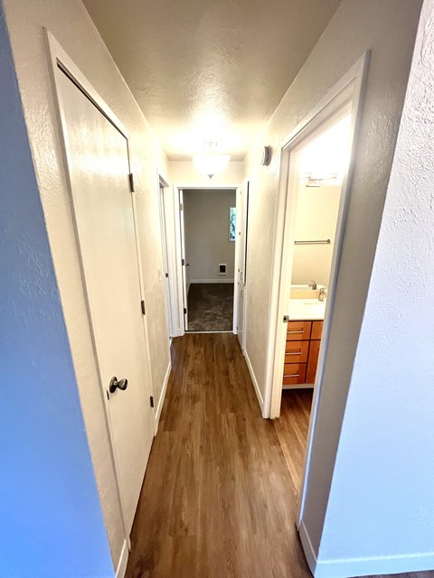 Laurel Park Apartments Hallway